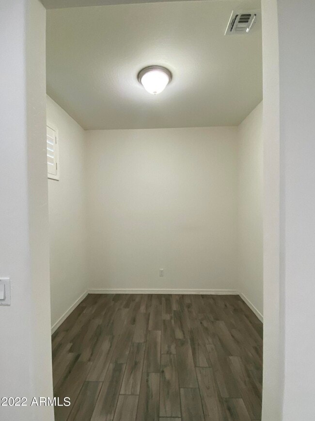 Foto del edificio - 2119 W Betty Elyse Ln