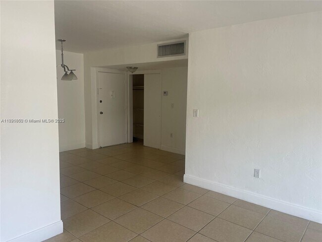Foto del edificio - 7401 SW 82nd St