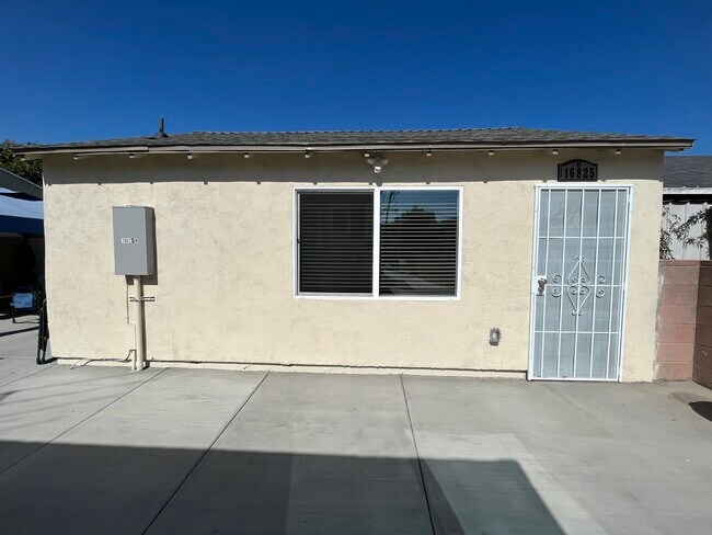 Building Photo - 16825 La Salle Ave