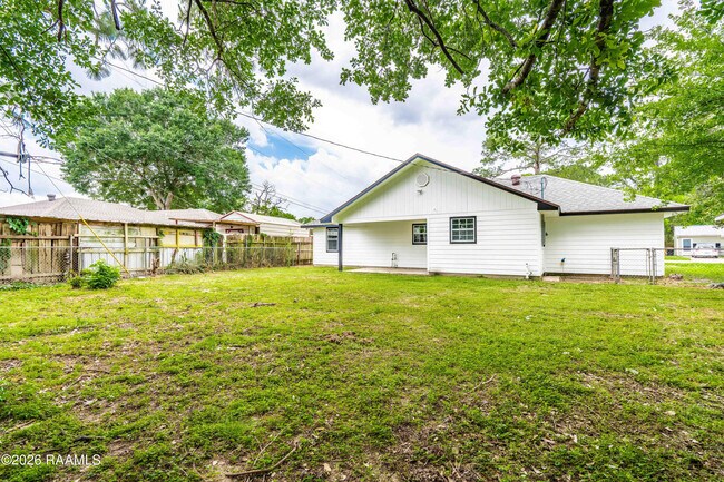 Building Photo - 906 Priscilla Ln