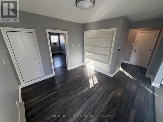 Building Photo - 739 The Queensway