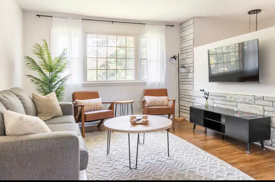 Foto principal - 1042 Skyview Dr