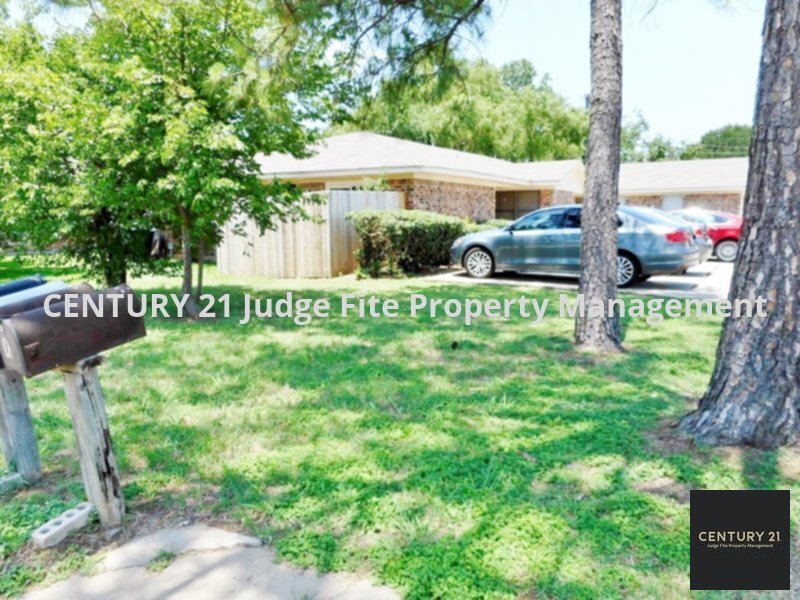 Primary Photo - 2/1 Corner Unit of 4-Plex in Denton For Rent!