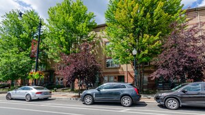 Foto principal - 2356 E 71st St