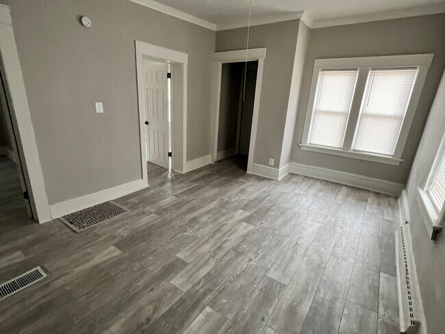 Foto del edificio - 2484 W Chambers St