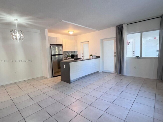 Foto del edificio - 2430 NE 135th St