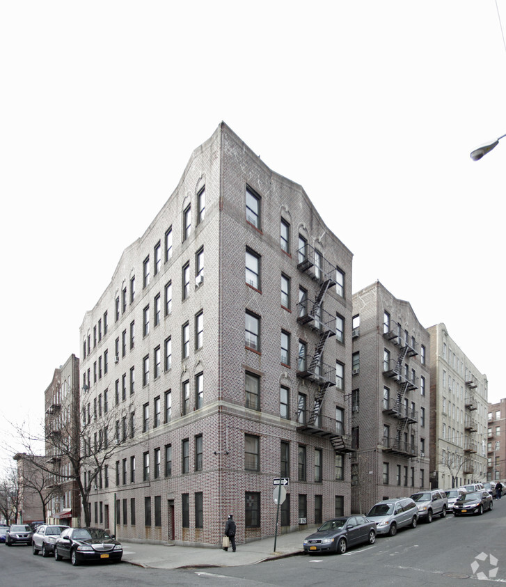 Foto del edificio - 246 E 199th St