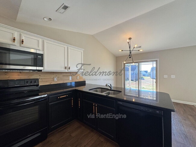 Building Photo - 116 Veranda Cir