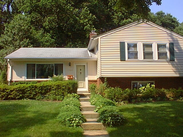Primary Photo - 1705 Woodman Ave