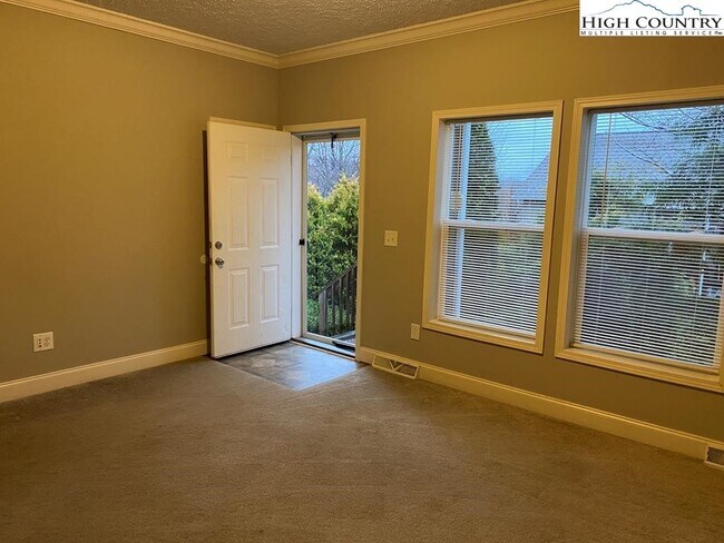 Foto del edificio - 403 Ridgecrest Ave