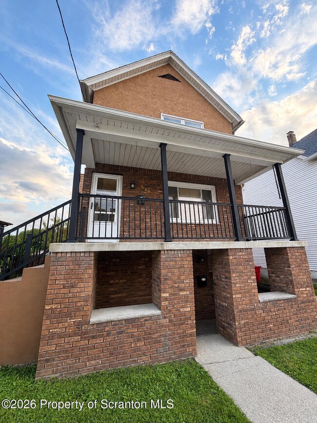 Building Photo - 610 Cooney St