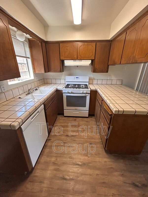 Foto del edificio - 1533 E Cross Ave
