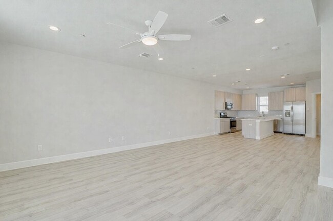 Foto del edificio - 389 N Centro Cir