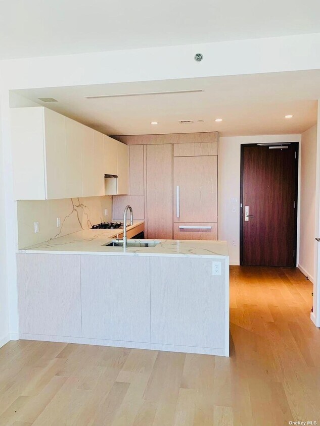 Foto principal - 133-27 39th Ave