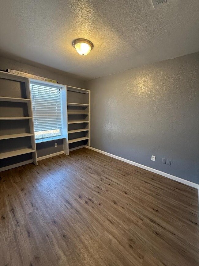 Building Photo - 202 Fir Dale