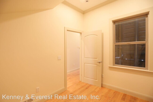 Building Photo - 4 br, 2 bath House - 1950 Mason Street