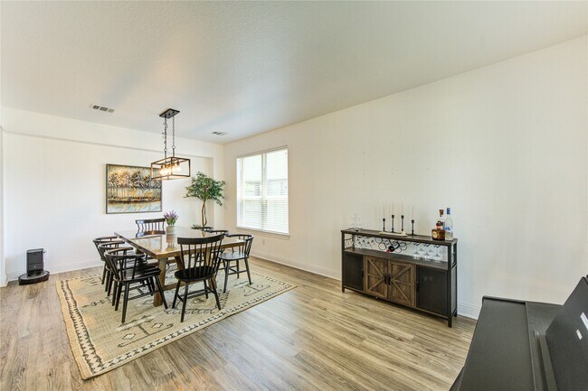 Foto del edificio - 2415 Flowering Brook Ln