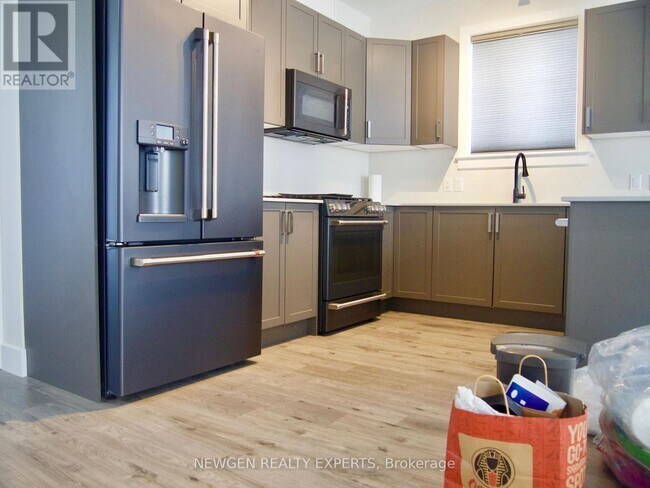 Photo du bâtiment - 189 Dr Richard James Cres