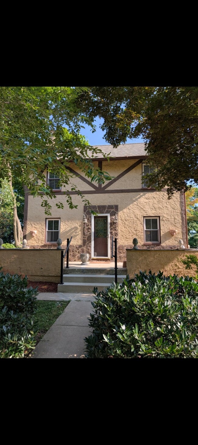 Photo - 966 Upper Gulph Rd (Wayne, PA) House