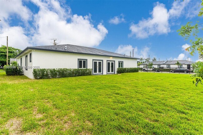 Foto del edificio - 11870 SW 220th St