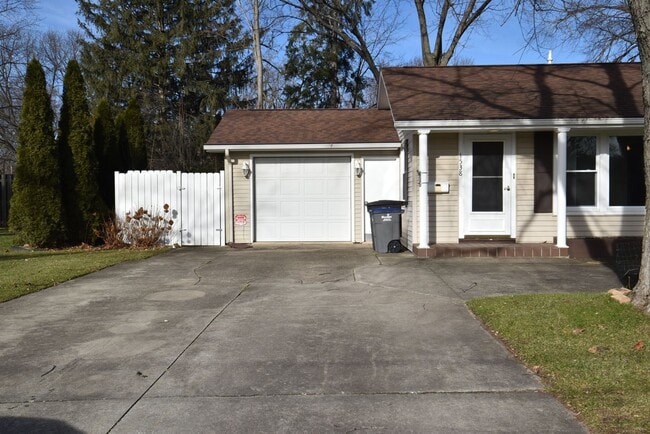 Building Photo - Great 3 bedroom Ranch in Elkhart