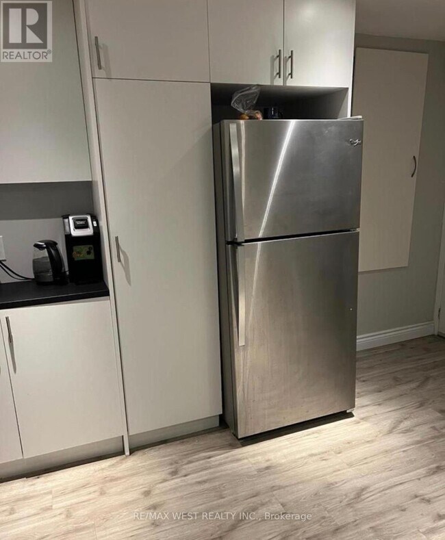 Building Photo - 82 Antique Dr