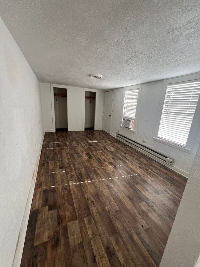 Building Photo - Six Month Lease