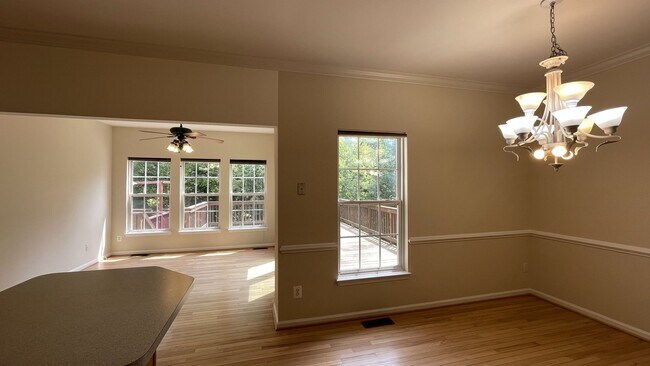 Building Photo - Townhouse with Water Views