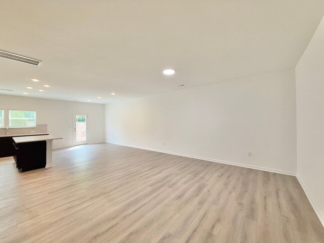 Building Photo - New Construction 3BD, 2.5BA Durham Townhom...