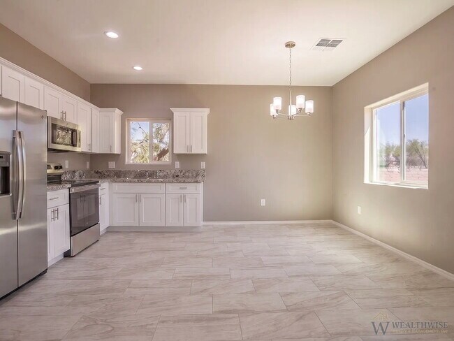 Building Photo - 1349 W Hualpai Rd
