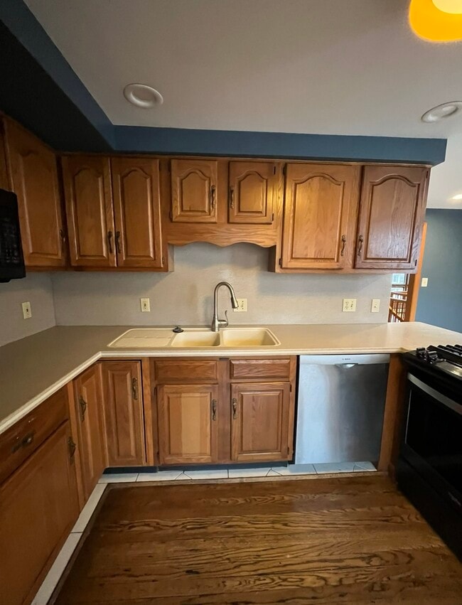 Building Photo - 5 Capt Peter Simpson Rd