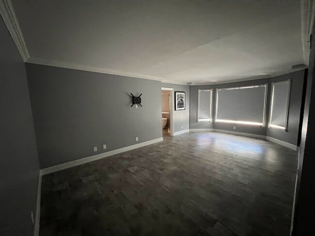 Building Photo - Custom 3 bedroom home with master bedroom ...