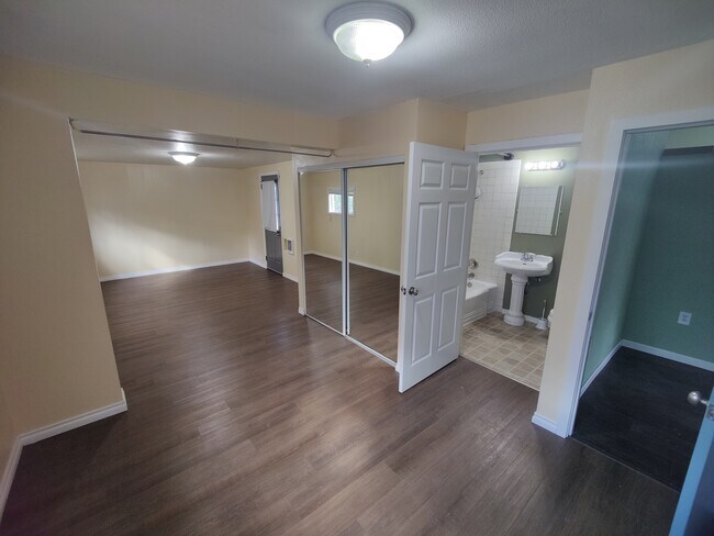 Foto del edificio - 1356 L St