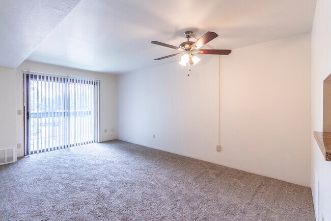 El Hampton - Vida - Benson Hills Apartments