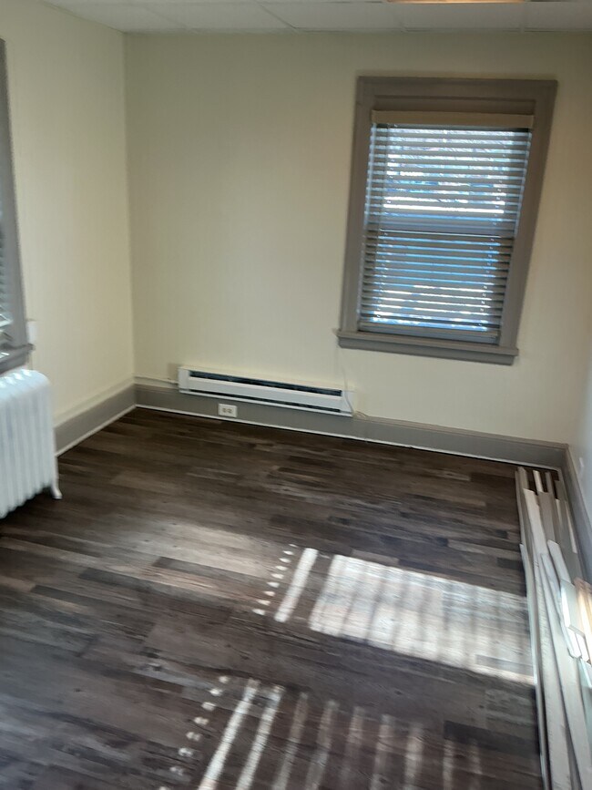 Foto del edificio - 1826 E 8th St