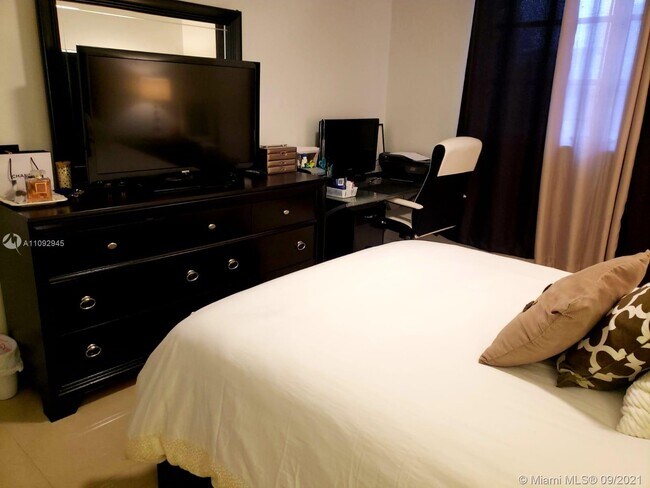 Foto del edificio - 3849 NE 169th St