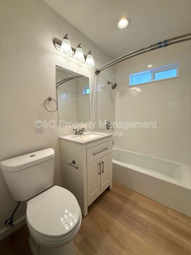 Foto del edificio - 1191 Noche Buena St