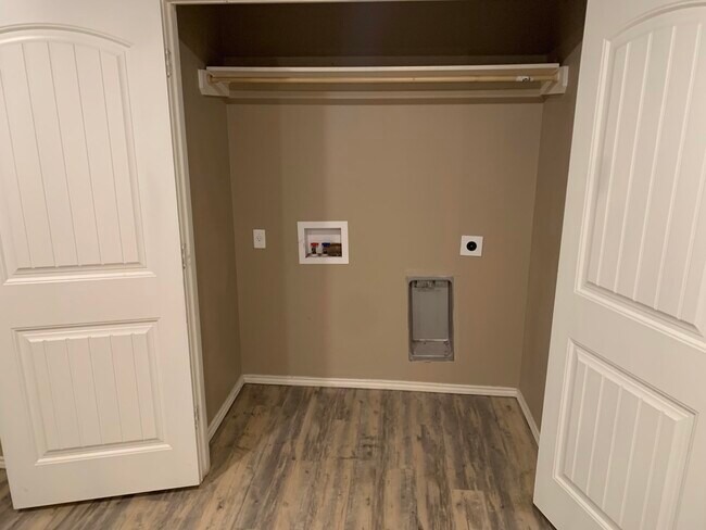 Building Photo - 3611 E 3rd Pl