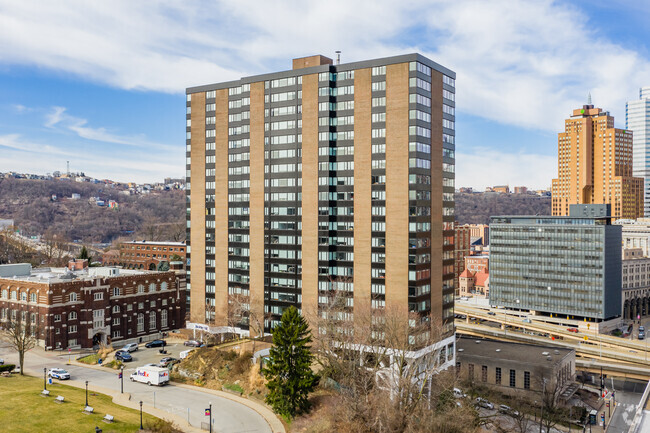 Foto del edificio - Brottier Hall