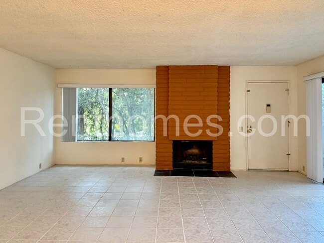 Building Photo - 3847 Camino Lindo