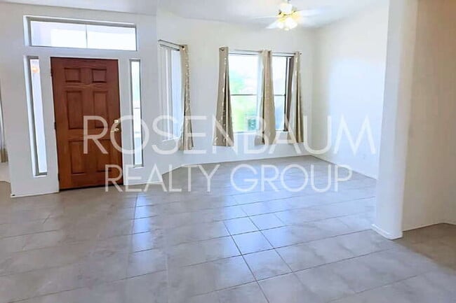 Foto del edificio - Stunning 2-beds, 2-baths home located in t...