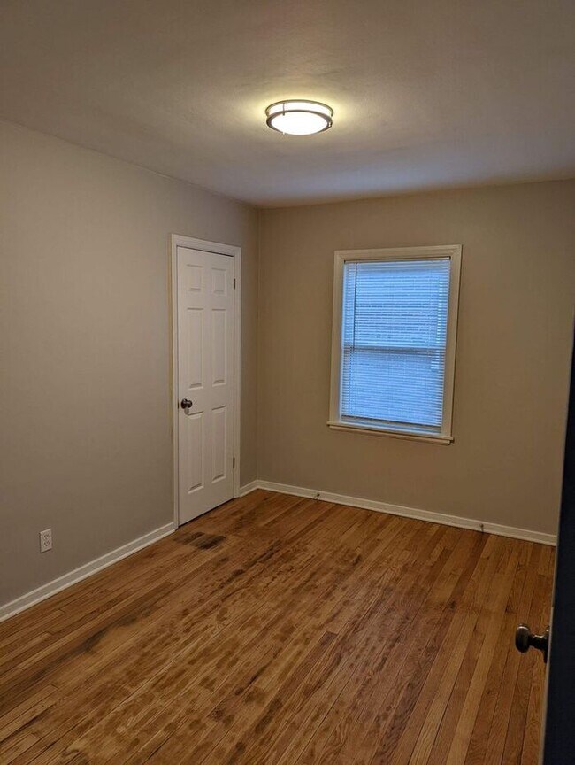 Building Photo - Newly Remodeled Ranch Style Home
