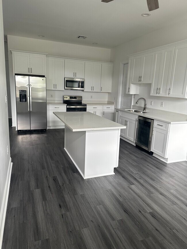 Kitchen - 200 W Celestine St