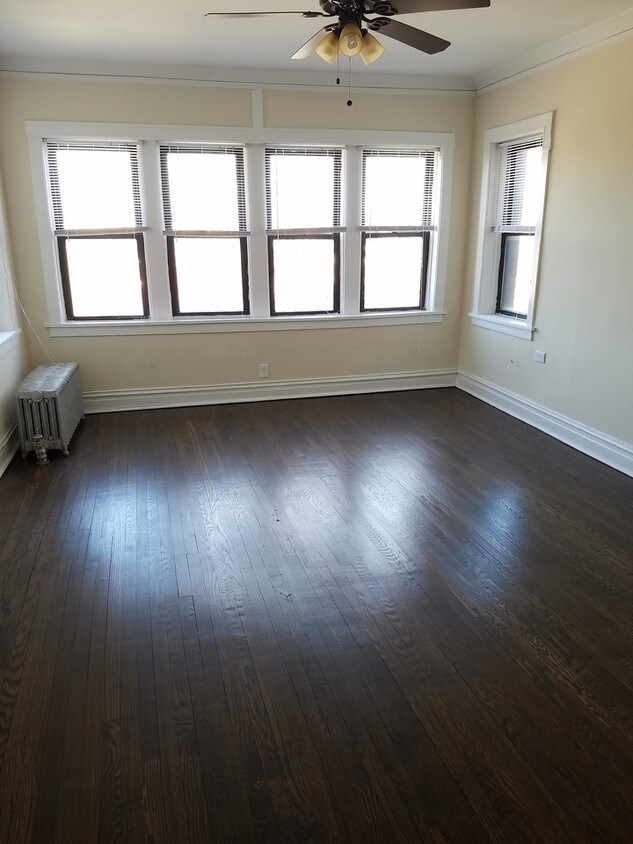 Primary Photo - 3600 W Sunnyside Ave