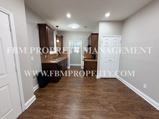 Foto del edificio - Hidden Creek Townhomes, Unit F - Cozy 2 Bedroom, 1 Bathroom Home in Ennis, TX!