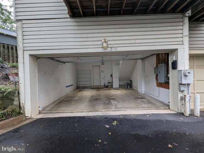 Photo - 2176 S Glebe Rd Townhome