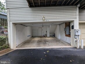 Building Photo - 2176 S Glebe Rd