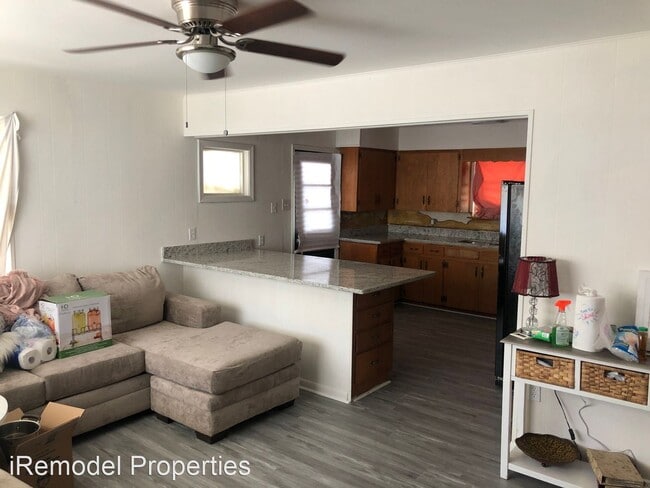 Building Photo - 3 br, 1 bath House - 921 W 54th