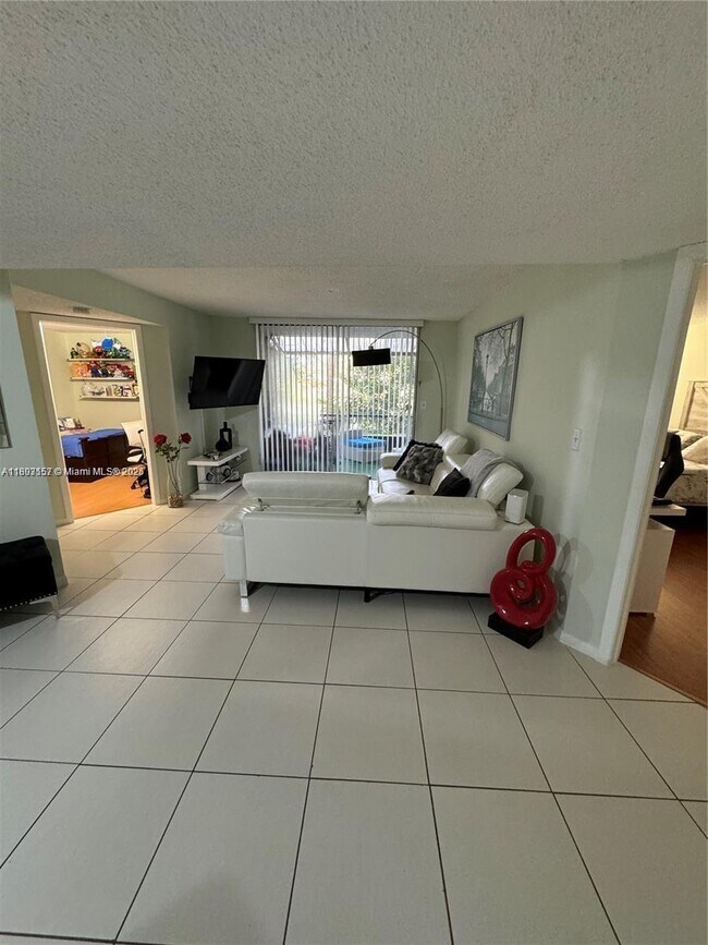 Foto del edificio - 8305 SW 152nd Ave