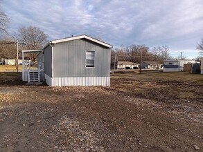 Building Photo - 702 W Nelson St